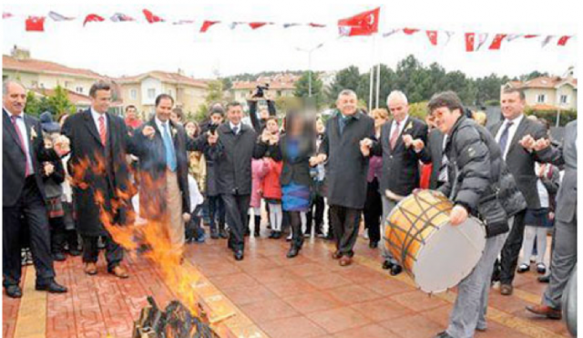 مظاهر احتفال الطائفة العلوية الشيعية في تركيا بعيد النيروز