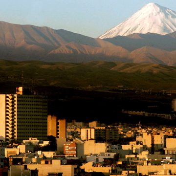 إيران تلغي الحظر على أنشطة عضو من الأقليات بمجلس مدينة يزد