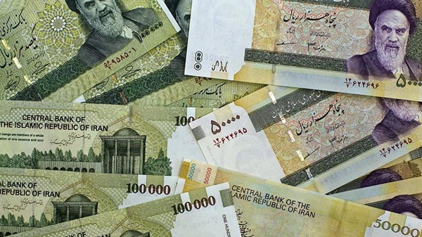 انهيارالريال الإيراني يقرع أبواب اقتصاد الجمهورية المُتداعي