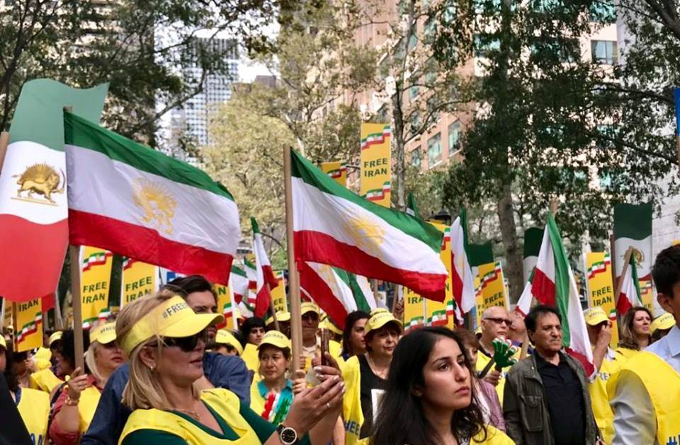 كيف تبدو مشاهدة انتشار الاحتجاجات بالنسبة للمغتربين الإيرانيين؟