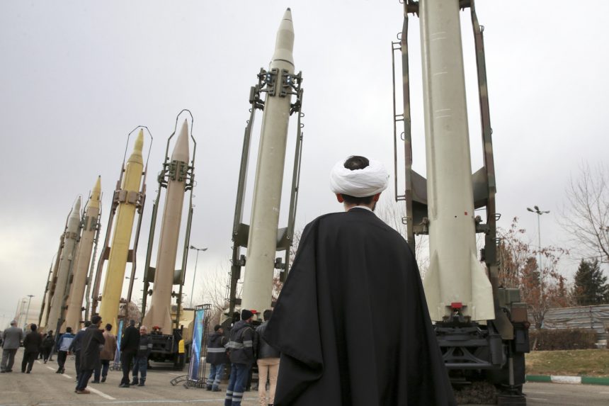 ترسانتها الصاروخية الأكبر في الشرق الأوسط.. تعرف على قدرات إيران العسكرية