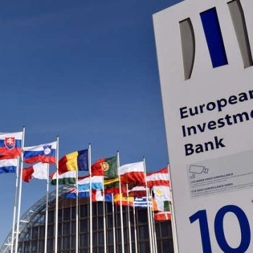 البرلمان الأوروبي يساند خطة تسمح لبنك الاستثمار بالعمل في إيران