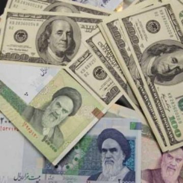 إيران تحاول توحيد العملة لوقف انهيار الريال القياسي