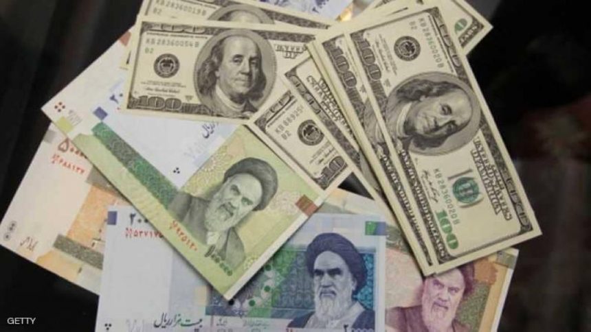إيران تحاول توحيد العملة لوقف انهيار الريال القياسي
