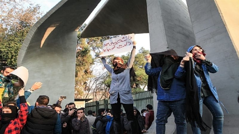 بعد شهر من احتجاجات إيران.. يسود مناخ من الغموض