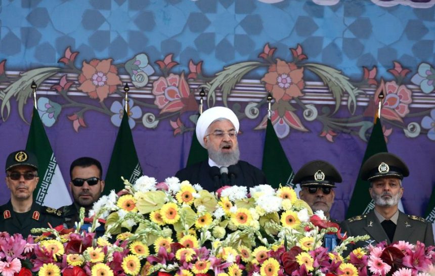 كيف تسببت إيران في انهيار اقتصادها من قبل الثورة الإسلامية وحتى الآن؟