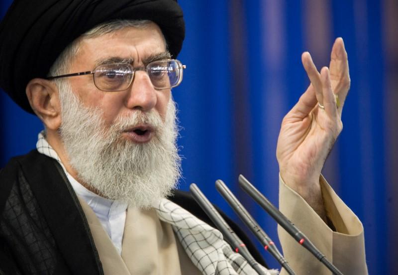 خامنئي يدعم اقتراح روحاني بمنع صادرات النفط الخليجية إذا مُنعت صادرات إيران