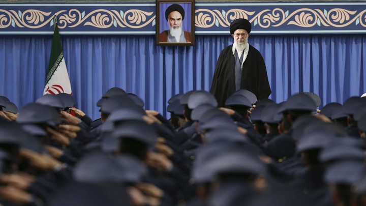 قراءة في تقرير مجلة The Atlantic : عن إحياء ترامب للنظام الإيراني 3