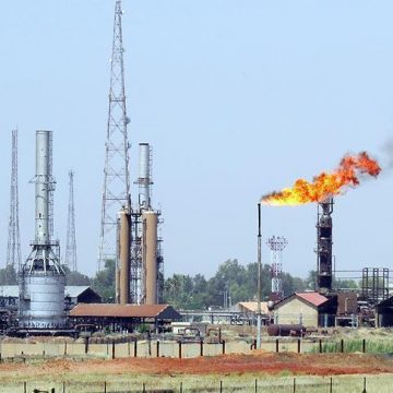إيران تجني 5 مليارات دولار سنويا من حقول النفط مع العراق