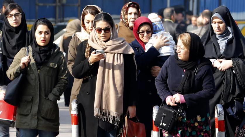 قصة الحجاب في إيران.. بين الفرض والمنع